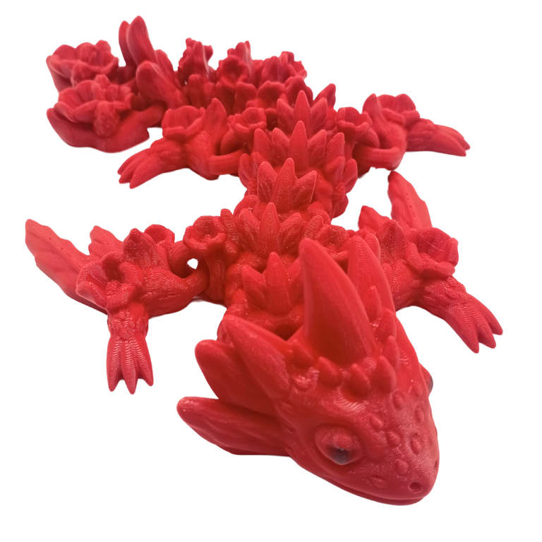 Ein Drache der verziert ist mit Erdbeer Blüten und Erdbeer Kernen